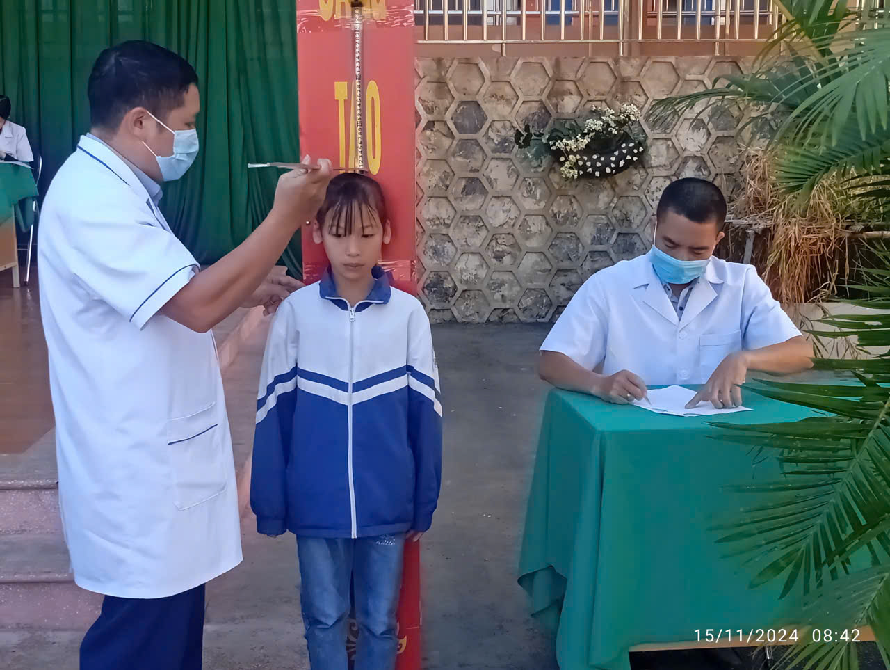 học sinh đo chiều cao